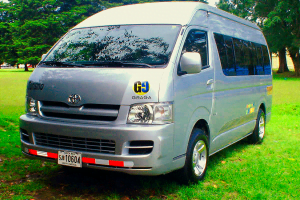 Hiace-TA-Frente-y-lado-izquierdo