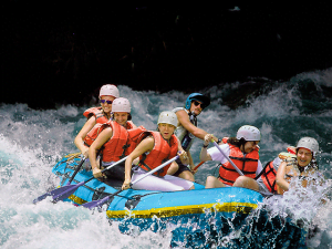 03-RIVER-RAFTING-PACUARE-CLOSE