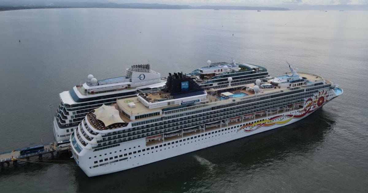 Costa Rica Coasts Differences and Similarities